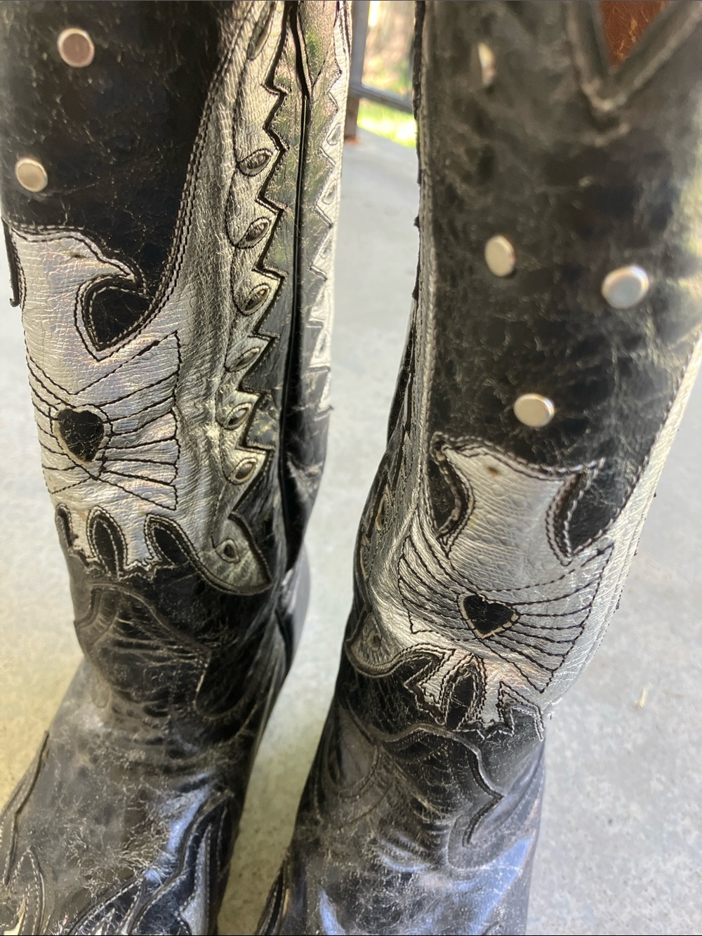 Johnny Ringo Black and Silver Eagle Cowboy Boots, 6.5 - Picture 5 of 11